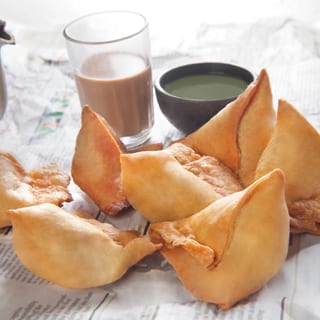 Chicken Samosa( 2 pcs) - Halal chicken ---FRESHLY MADE !