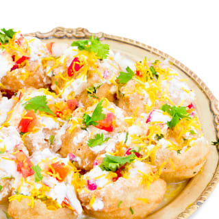 Dahi Batata Puri - New Chaat !!